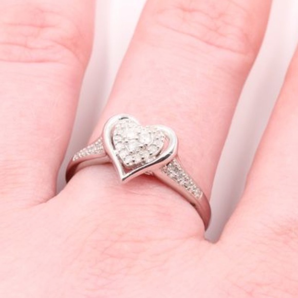 Jewelry - Beautiful 1/6 Carat Diamond Heart Silver Ring Sz 7